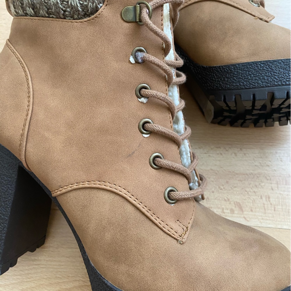 Boots - Picture 8 of 9
